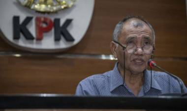 KPK Duga Bupati Jepara Suap Hakim 