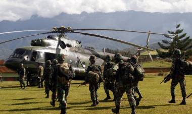 Aparat Evakuasi 15 Jenazah Karyawan Istaka dari Yigi 