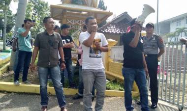 Gabungan Ormas Demo PUPR Bungo, Beberapa Proyek Diduga Syarat Korupsi