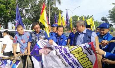 Demokrat Ungkap Video Pengakuan Perusak Bendera Disuruh PDIP