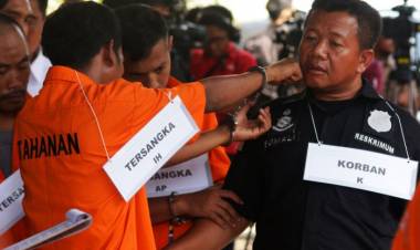 Pukulan Iwan Picu Pengeroyok Dua Anggota TNI...