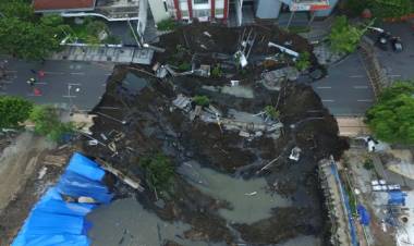 Pembangunan Basement RS Siloam Diduga Akibatkan Jalan Ambles