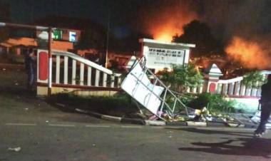 Haruskah Penyerangan 'Prajurit' Terhadap Mapolsek Ciracas Dibiarkan?