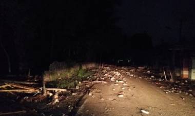 Warga Panimbang Panik Berlarian Gelombang Pasang Air Laut Naik