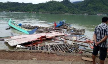 12 Mahasiswa Undip dan Masyarakat Pulau Legundi Telah Dievakuasi