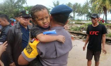 Bocah 5 Tahun Selamat dari Reruntuhan akibat Tsunami di Carita