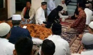 Jenazah Bupati Kampar Dishalatkan di Islamic Center