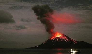 Anak Krakatau Erupsi, 7.500 Jiwa Mengungsi