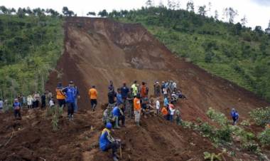 Tertimbun 17 Meter, 26 Korban Bencana Tanah Longsor Belum Ditemukan
