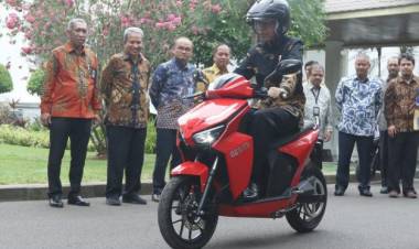 Menristekdikti: Januari Ini Motor Listrik Segera Diproduksi Massal