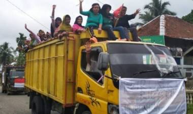 BREAKING NEWS! Gerah dengan Ulah Rio, Ratusan Warga Desa Rambah Demo ke Kejari Muara Bungo