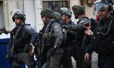 Biadab! Tentara Yahudi Israel Menjarah dan Tahan 15 Orang Palestina dari Tepi Barat