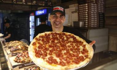 Pembuat Pizza Turki Diberi Penghargaan Karena Jadi Imigran Sukes