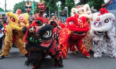 Dua Replika Singa Raksasa Siap Pecahkan Rekor Muri