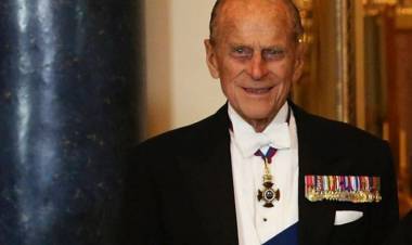 Tak Kenakan Sabuk Pengaman Polisi Tegur Suami Ratu Elizabeth