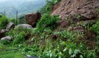 Akses Jalan Terblokir Akibat Longsor di Jepara