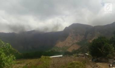 Hujan dan Angin Mendera Kaki Gunung Rinjani
