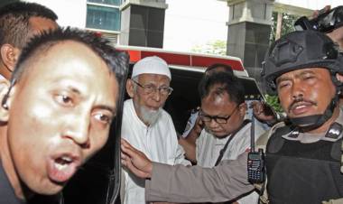 Abu Bakar Ba'asyir Tiba di RSCM Dikawal Ketat Aparat