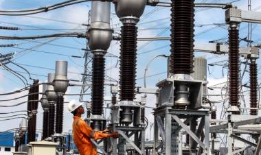 Layangan Nyangkut di Gardu Bikin Listrik di 7 Kabupaten Kalbar Nyaris Lumpuh Total