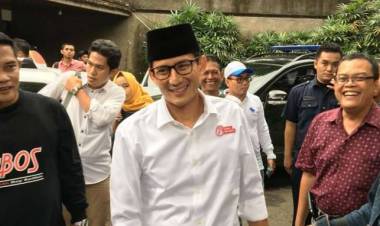 Pembuat Kaos Anti-Bakteri di Karawang Ini Dipuji Sandi Loh…