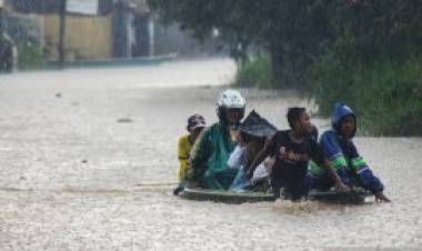Tinggi Banjir di Kampung Cigosol Baleendah Bandung Capai 160 CM