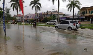 Drainase Nalo Tantan Merangin Buruk, Jalan Lintas Sumatera Terendam Banjir