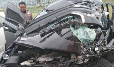 Kecelakaan di Tol Batang Bupati Demak Luka Ringan, Ajudan Tewas