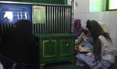 Berbondong-bondong Caleg Datangi Makam Ki Marogan, Biar Menang Pemilu