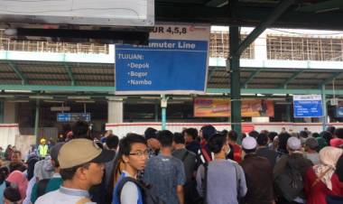 Penumpang KRL Bogor Minta Duinta Dikembalikan