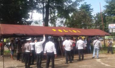 Masa Pendukung 5 Anggota DPRD Gruduk Kantor Bawaslu Sarolangun