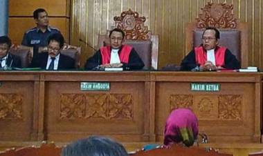 Jaksa Nilai Eksepsi Ratna Keliru