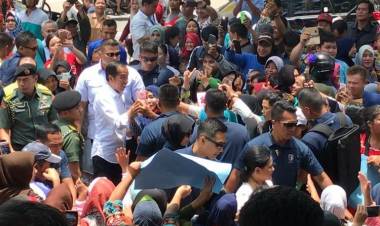 Presiden Blusukan ke Pasar Beli Terasi Satu Kilo