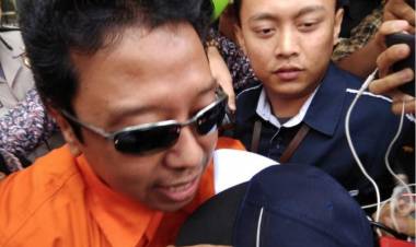 Gunakan Rompi Oranye, Rommy: Saya Dijebak KPK