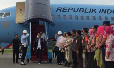Presiden: Baru Turun Airport Saya Dibisikin Pak Bupati Tapteng