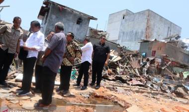 Presiden: Ibu-Ibu Hati-Hati Semuanya, Hati-Hati