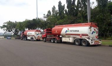 Dua Mobil Tangki Pertamina DIbajak Terparkir di Halaman Monas