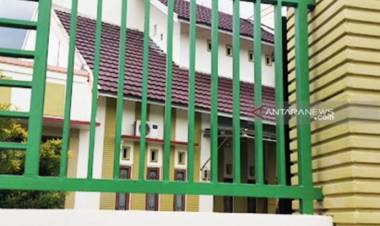 Isteri Pergoki Suami Mantan Pejabat Berduaan dengan Caleg di dalam Rumah