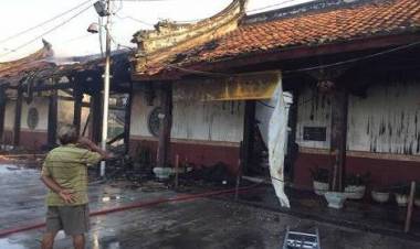 Klenteng Tay Kak Sie Terbakar Hebat, Satu Tewas 