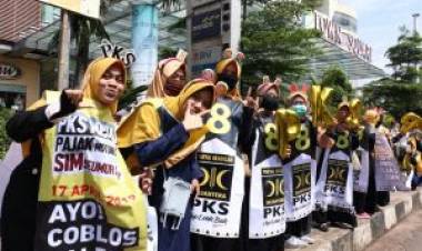 PKS Lakukan Flashmob Lima Kilometer