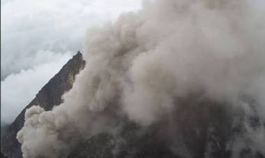 Merapi Luncurkan Awan Panas 1.000 Meter Pagi Ini
