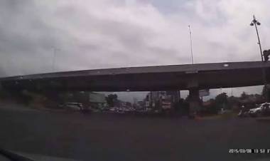 Jembatan Layang Runtuh, Satu Pengendara Motor Jadi Korban