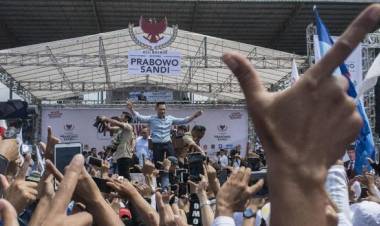 Dari AHY Hingga Aher, Prabowo Tanya ke Pendukung Pantas Nggak Jadi Menteri?