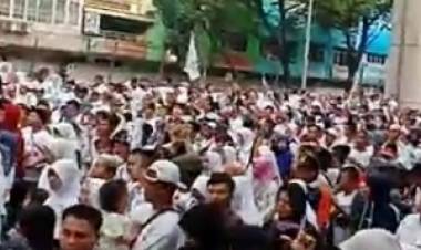 Puluhan Ribu Pendukung Prabowo-Sandi di Palembang Ikuti Jalan Sehat Ukhuwah 02