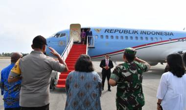 Jokowi Datang, Pejabat-Tokoh Papua Tunggu di Bandara