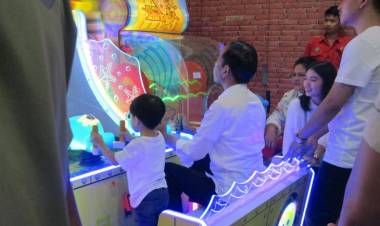 Jokowi dan Jan Ethes "Refreshing" di Mal Solo