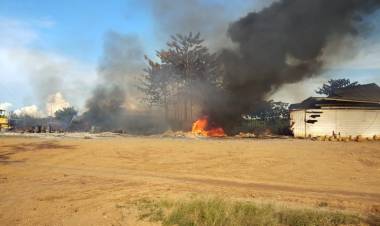 Konflik Tak Selesai, Warga Bakar Kantor Samhutani Sarolangun