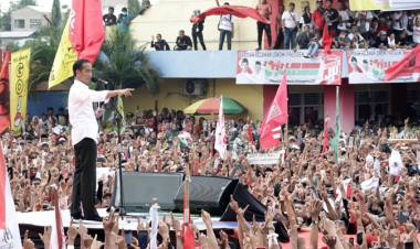 Di Brebes, Jokowi: Kepriben Kabare Sedulur Kabeh, Telur Asin, Teh Poci Masih Ada?