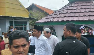 Jokowi Shalat Jumat di Kabupaten Cirebon