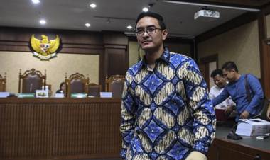 KPK Lelang Dua Mobil Zumi Zola