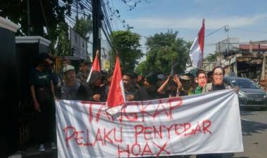 Massa Unjuk Rasa Tuntut Fadli Zon Masuk Penjara